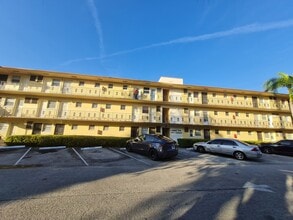 20200 NE 27th Ct, Unit F106 in Aventura, FL - Building Photo - Building Photo