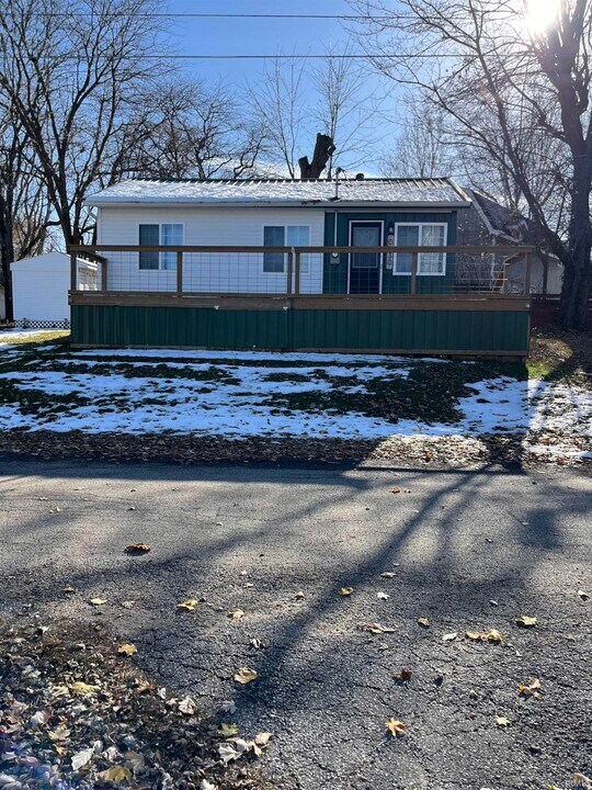 930 W 590 S in Wolcottville, IN - Building Photo