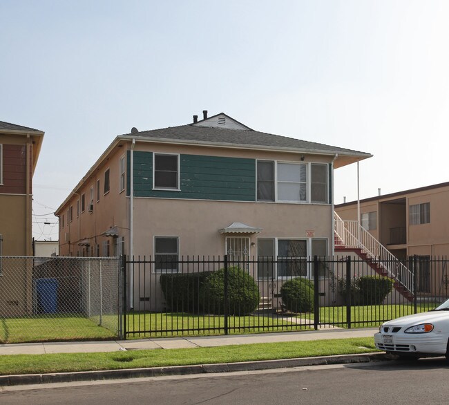 6544 Brynhurst Ave in Los Angeles, CA - Foto de edificio - Building Photo
