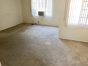 17619 Martha St in Los Angeles, CA - Building Photo - Building Photo