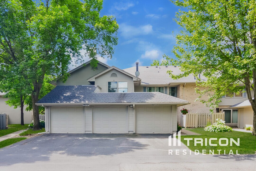 18727 Clear View Terrace in Minnetonka, MN - Foto de edificio