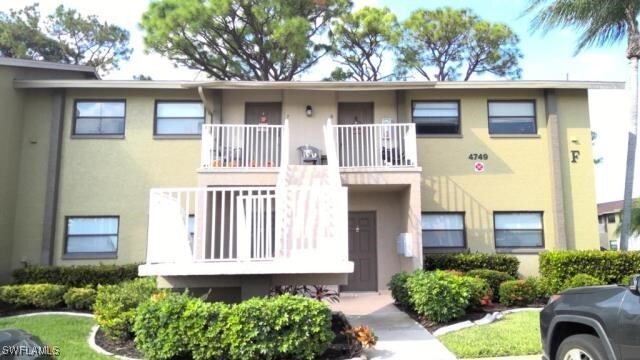 4749 Orange Grove Blvd in North Fort Myers, FL - Foto de edificio