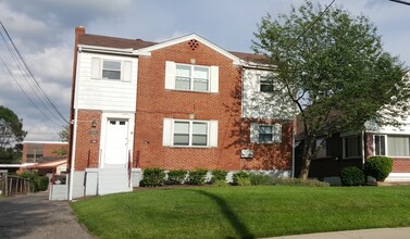 7710 Plainfield Rd, Unit #2 in Cincinnati, OH - Foto de edificio - Building Photo