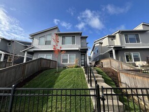 11449 SE Pleasant Vly Pkwy in Happy Valley, OR - Building Photo - Building Photo