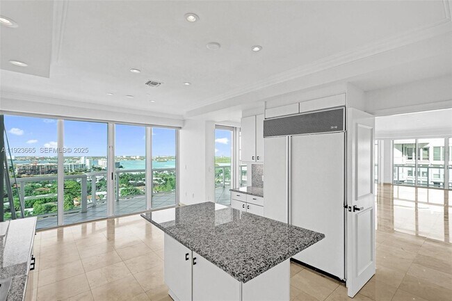10101 Collins Ave in Bal Harbour, FL - Building Photo - Building Photo