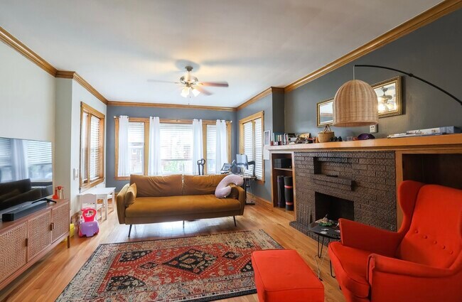 3414 N Ridgeway Ave, Unit #1 in Chicago, IL - Building Photo - Building Photo