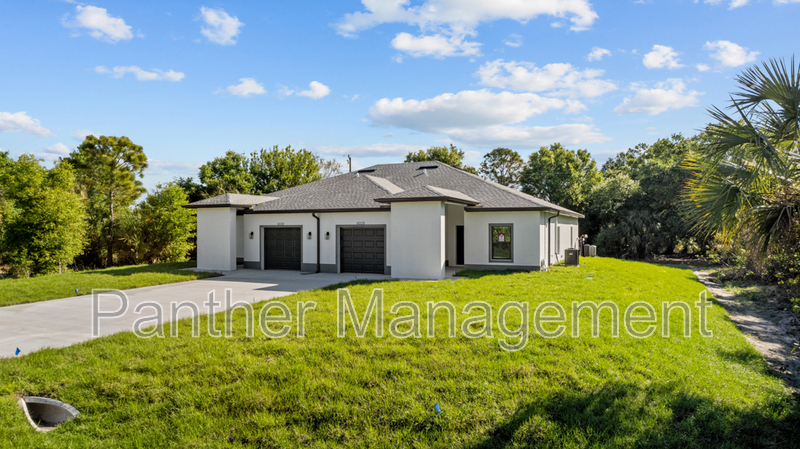 719 Homer Ave S in Lehigh Acres, FL - Building Photo