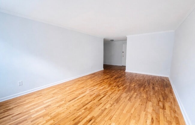 210 Atlantic Ave in Lynbrook, NY - Building Photo - Building Photo