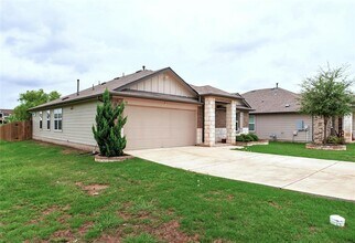 101 Rochester Ln in Hutto, TX - Building Photo - Building Photo