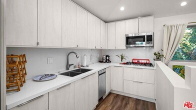 116 S Glenroy Ave in Los Angeles, CA - Building Photo - Building Photo