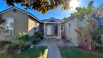 706 1/2 Knoxville Ave, Unit 706.5 in Huntington Beach, CA - Building Photo