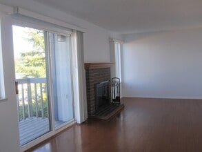 103 Rockwell Ave, Unit Rockwell Condo B-18 in Port Orchard, WA - Building Photo - Building Photo