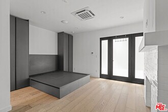 1325 Cabrillo Ave in Los Angeles, CA - Building Photo - Building Photo