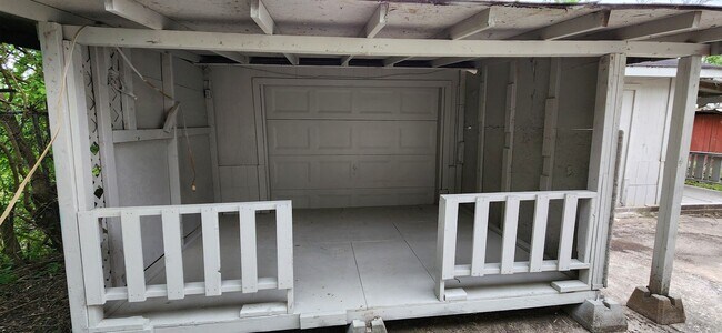 property at 818 Veller Dr