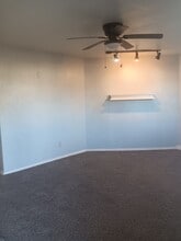 504 S 5th St in Noble, OK - Foto de edificio - Building Photo