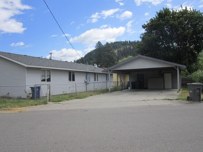 1208-1208 E Locust Ave in Coeur d'Alene, ID - Foto de edificio - Building Photo