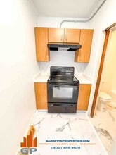 43 Middle St, Unit A in Lyndon, VT - Building Photo - Building Photo