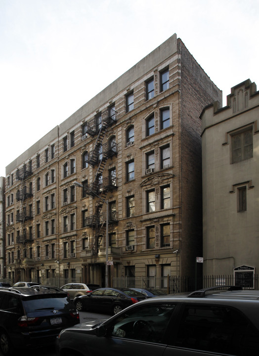 8-10 W 108th St in New York, NY - Building Photo