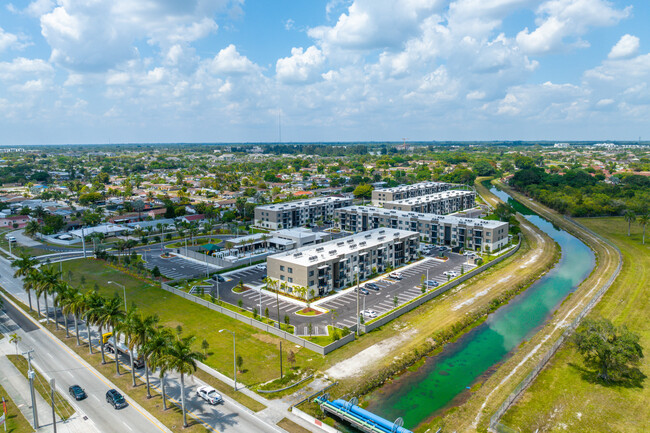 Resia Biscayne Drive in Homestead, FL - Building Photo - Building Photo