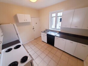 573 Washington St, Unit 19 in Brookline, MA - Building Photo - Building Photo