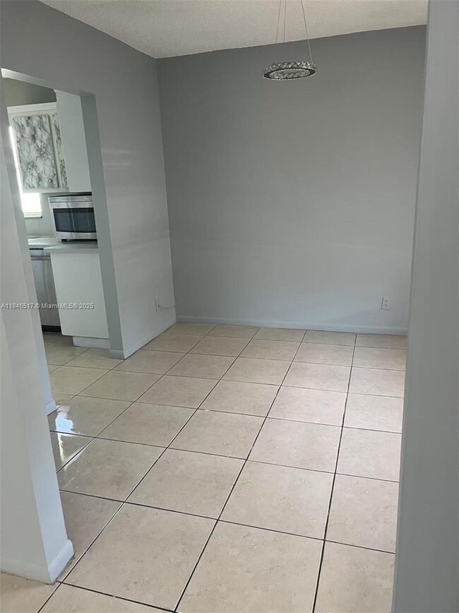 3100 Coral Springs Dr in Coral Springs, FL - Building Photo - Building Photo