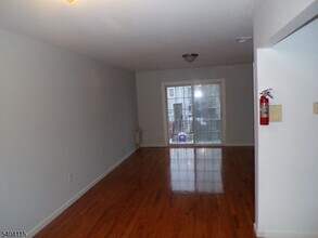 4 S 11th St in Newark, NJ - Building Photo - Building Photo