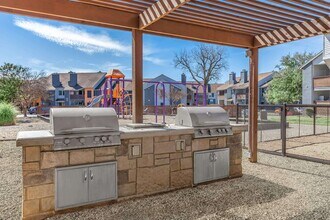 Valencia at Medical in San Antonio, TX - Building Photo - Building Photo