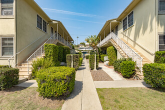 8517-8527 Pershing Dr in Playa Del Rey, CA - Building Photo - Building Photo