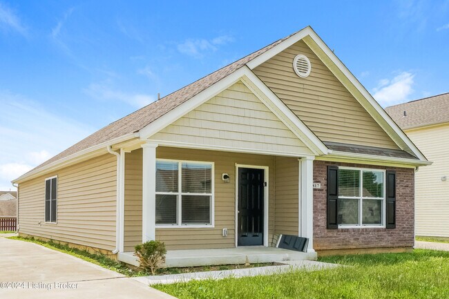 5817 Bannon Crossings Dr in Louisville, KY - Building Photo - Building Photo