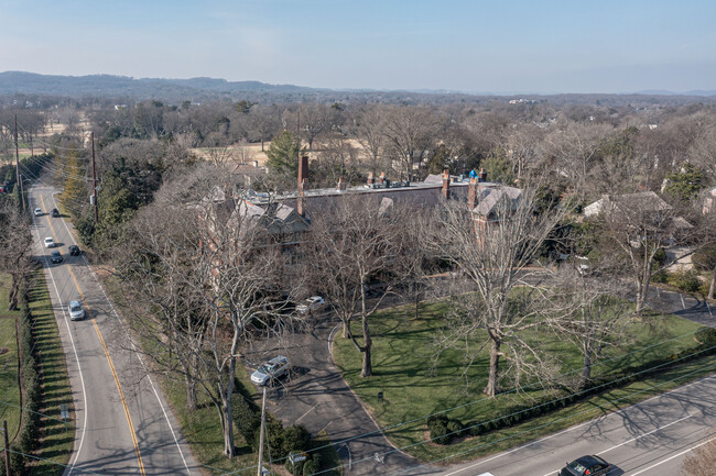 715 Belle Meade Blvd in Nashville, TN - Foto de edificio - Building Photo