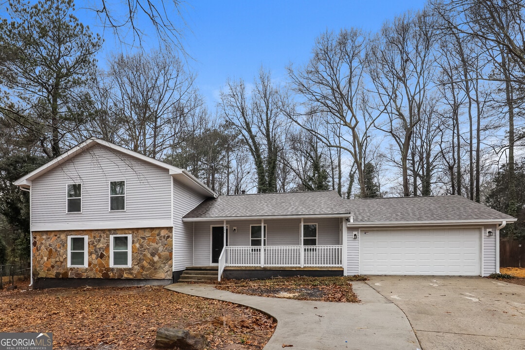 2246 Camden Ct in Jonesboro, GA - Foto de edificio