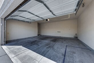 9975 Peace Way in Las Vegas, NV - Foto de edificio - Building Photo