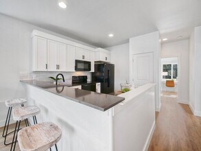 2064 NW Black Pnes Pl in Bend, OR - Building Photo - Building Photo