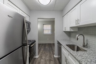 Presidential Arms Apartment Homes in Allison Park, PA - Building Photo