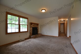 619 Hays St in Rockdale, IL - Building Photo - Building Photo