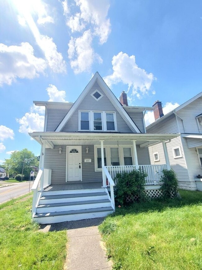 property at 771 S Richardson Ave