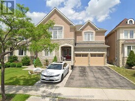 9 Hawkridge Trail in Brampton, ON - Building Photo