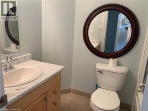 555 King St E in Kitchener, ON - Building Photo - Building Photo