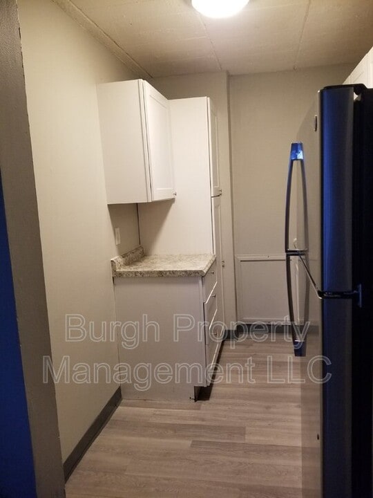 634 Southcrest Dr in Pittsburgh, PA - Building Photo