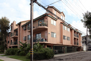 28-36 Cerritos Ave Apartamentos