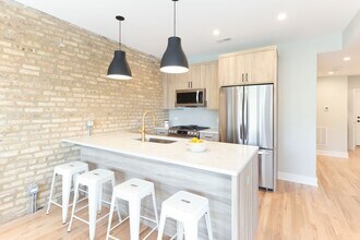 2537 N Campbell Ave, Unit 2A in Chicago, IL - Foto de edificio - Building Photo