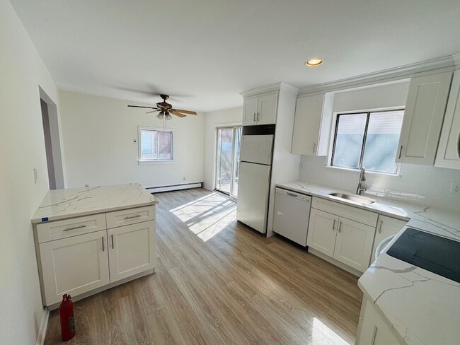 21 Anstice St in Oyster Bay, NY - Building Photo - Building Photo