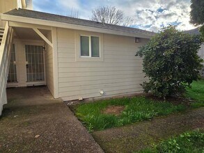 9690 SW Prairie Terrace in Beaverton, OR - Building Photo - Building Photo