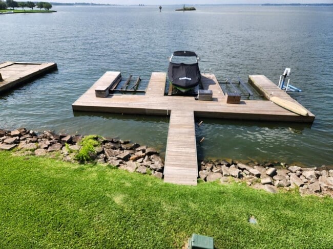 property at 2110 Gunwale Cir