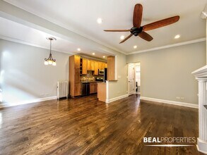 744 W Addison St, Unit 1 in Chicago, IL - Foto de edificio - Building Photo