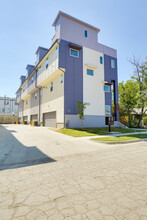 Urbane @ Linwood Townhomes in Fort Worth, TX - Building Photo - Building Photo