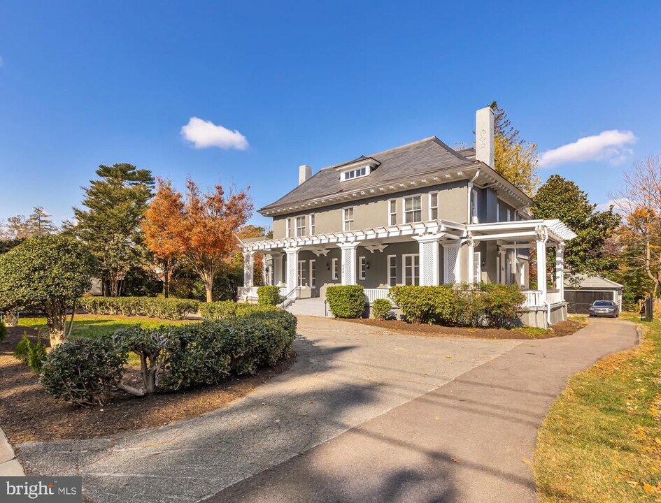 4201 Bradley Ln in Chevy Chase, MD - Building Photo