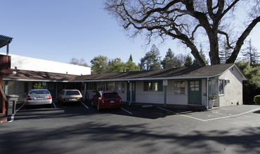 3441 Golden Gate Way in Lafayette, CA - Foto de edificio - Building Photo