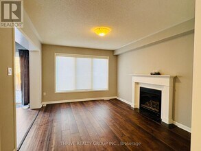 1029 Farmstead Dr in Milton, ON - Building Photo - Building Photo