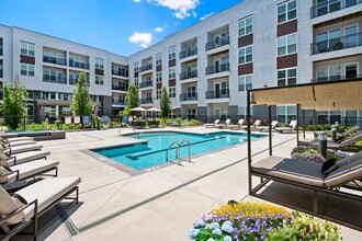 Everleigh Vernon Hills 55+ Active Adult Apartments in Vernon Hills, IL - Foto de edificio - Building Photo